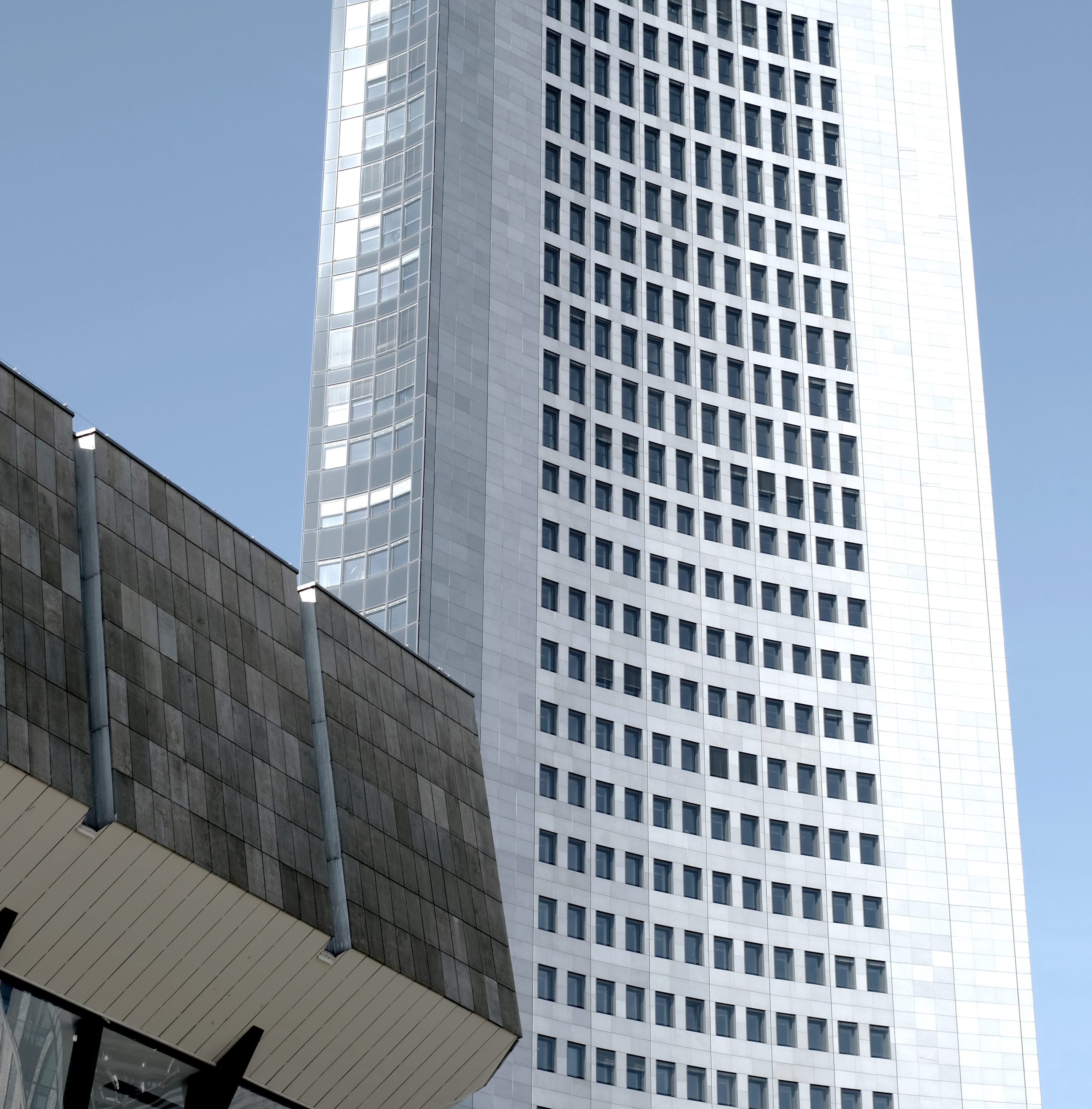Detektei Leipzig Blick auf den Uni Riesen in Leipzig, im Zentrum Leipzigs, einem häufigen Einsatzort der Detektei Leipzig